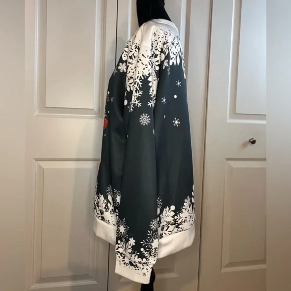 NWOT Winter Snowman Sweatshirt, Snowflakes, Large, Dark Gray - Picture 5 of 6